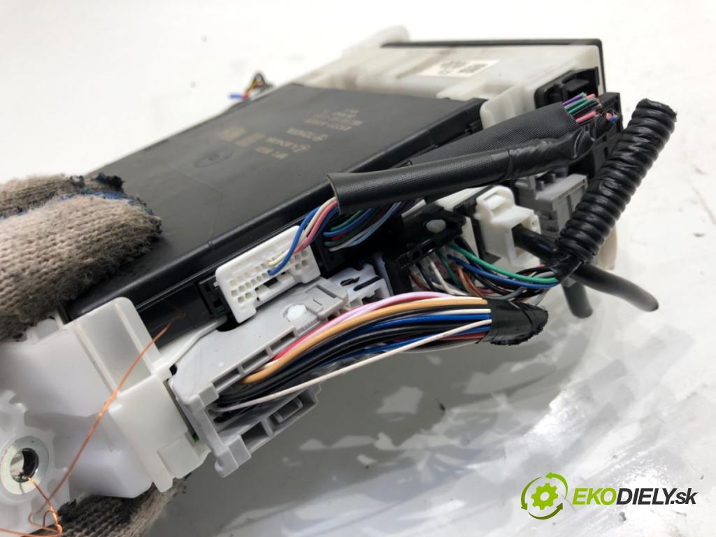 TOYOTA YARIS IV liftback 2022 92 kW 1.5 (MXPA11) 1490 Modul BSI 89221-K0020 (Poistková skrinka)