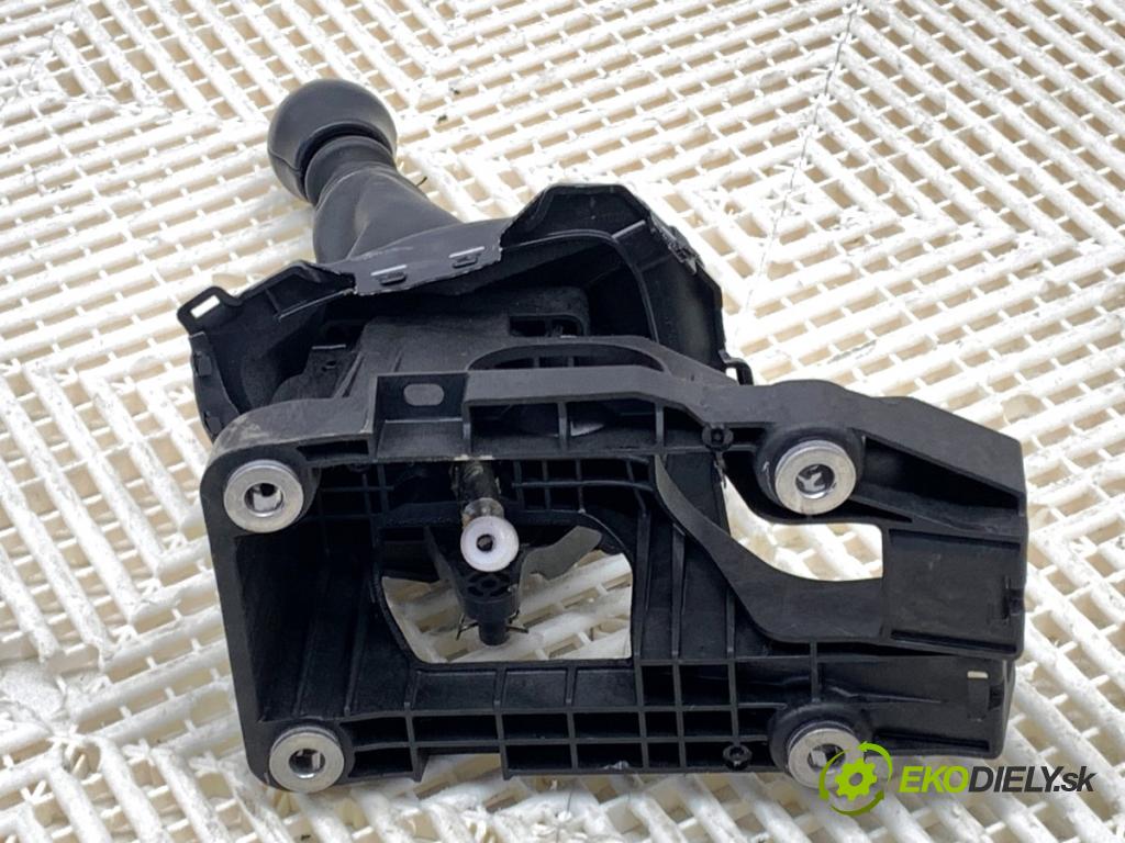 TOYOTA YARIS IV liftback 2022 92 kW 1.5 (MXPA11) 1490 Kulisa 33530-02360 (Rýchlostná páka (kulisa))