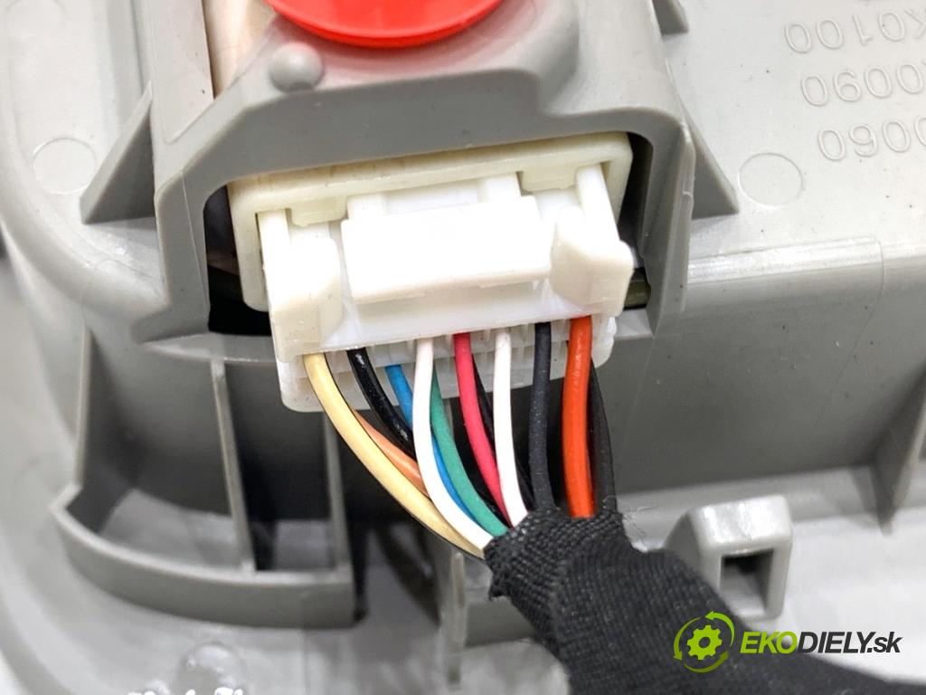 TOYOTA YARIS IV liftback 2022 92 kW 1.5 (MXPA11) 1490 Svetlo stropné 81260-K0100