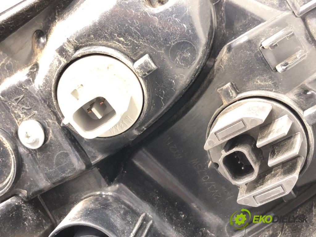 TOYOTA YARIS IV liftback 2022 92 kW 1.5 (MXPA11) 1490 Svetlo pravy zad