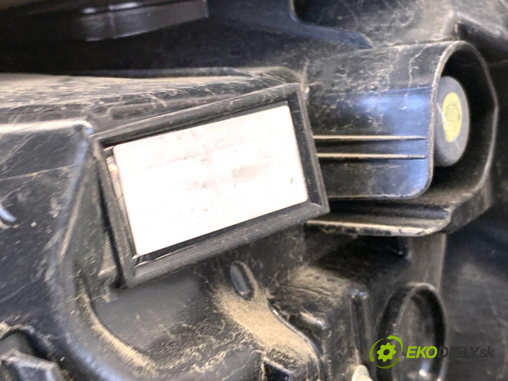 TOYOTA YARIS IV liftback 2022 92 kW 1.5 (MXPA11) 1490 Svetlo ľavy zad