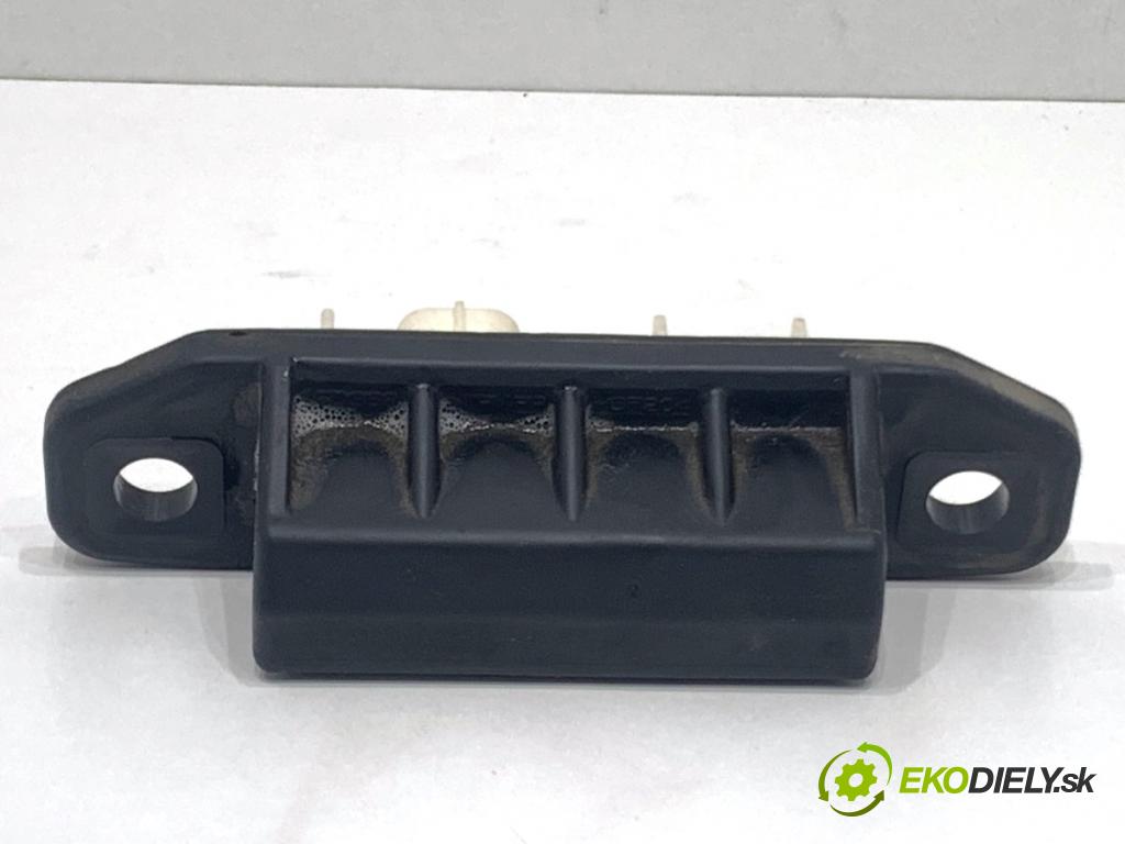 TOYOTA YARIS IV liftback 2022 92 kW 1.5 (MXPA11) 1490 Kľučka dverí zad 