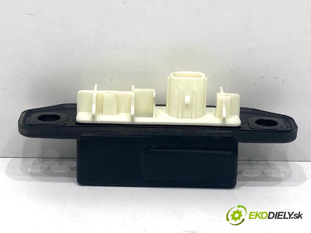 TOYOTA YARIS IV liftback 2022 92 kW 1.5 (MXPA11) 1490 Kľučka dverí zad