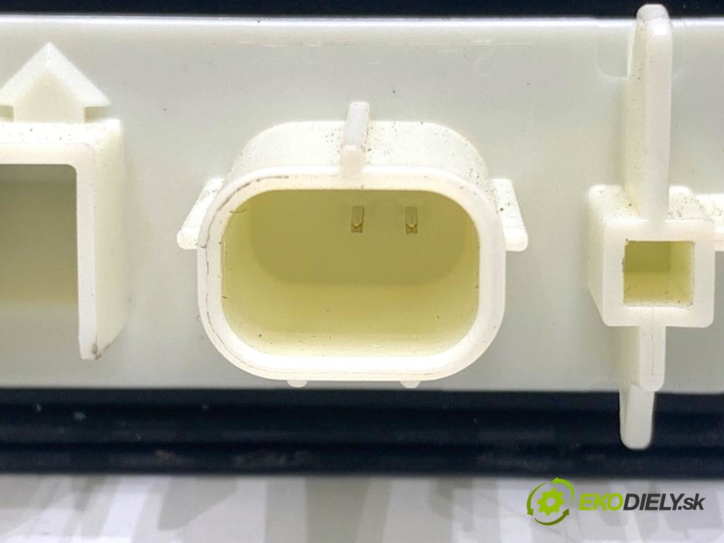 TOYOTA YARIS IV liftback 2022 92 kW 1.5 (MXPA11) 1490 Kľučka dverí zad