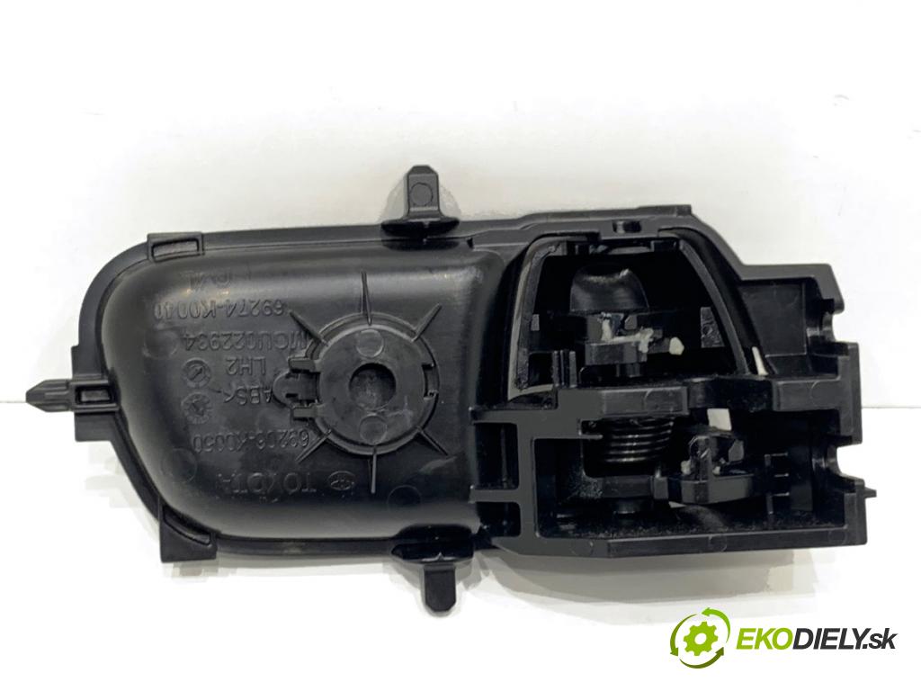 TOYOTA YARIS IV liftback 2022 92 kW 1.5 (MXPA11) 1490 Kľučka vnútorná ľavy zad 69206-K0050