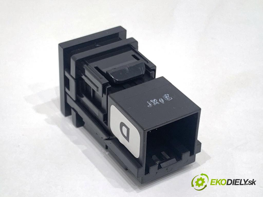 TOYOTA YARIS IV liftback 2022 92 kW 1.5 (MXPA11) 1490 HNÍZDO: USB