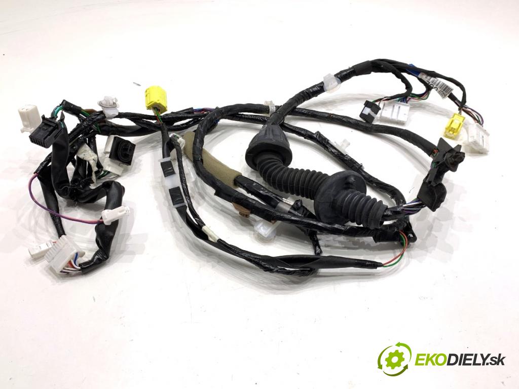 TOYOTA YARIS IV liftback 2022 92 kW 1.5 (MXPA11) 1490 káblovačka dveře přední část levý 82152-K0060