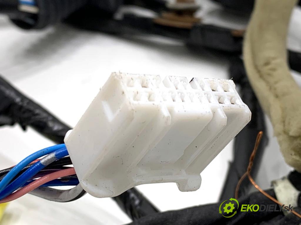 TOYOTA YARIS IV liftback 2022 92 kW 1.5 (MXPA11) 1490 Káblovačka Dvere predný pravy 82151-K0640