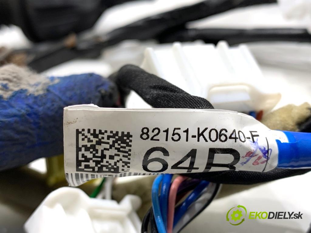 TOYOTA YARIS IV liftback 2022 92 kW 1.5 (MXPA11) 1490 Káblovačka Dvere predný pravy 82151-K0640