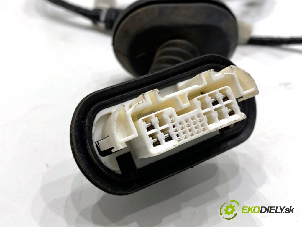 TOYOTA YARIS IV liftback 2022 92 kW 1.5 (MXPA11) 1490 Káblovačka Dvere zad pravy 82153-K0050