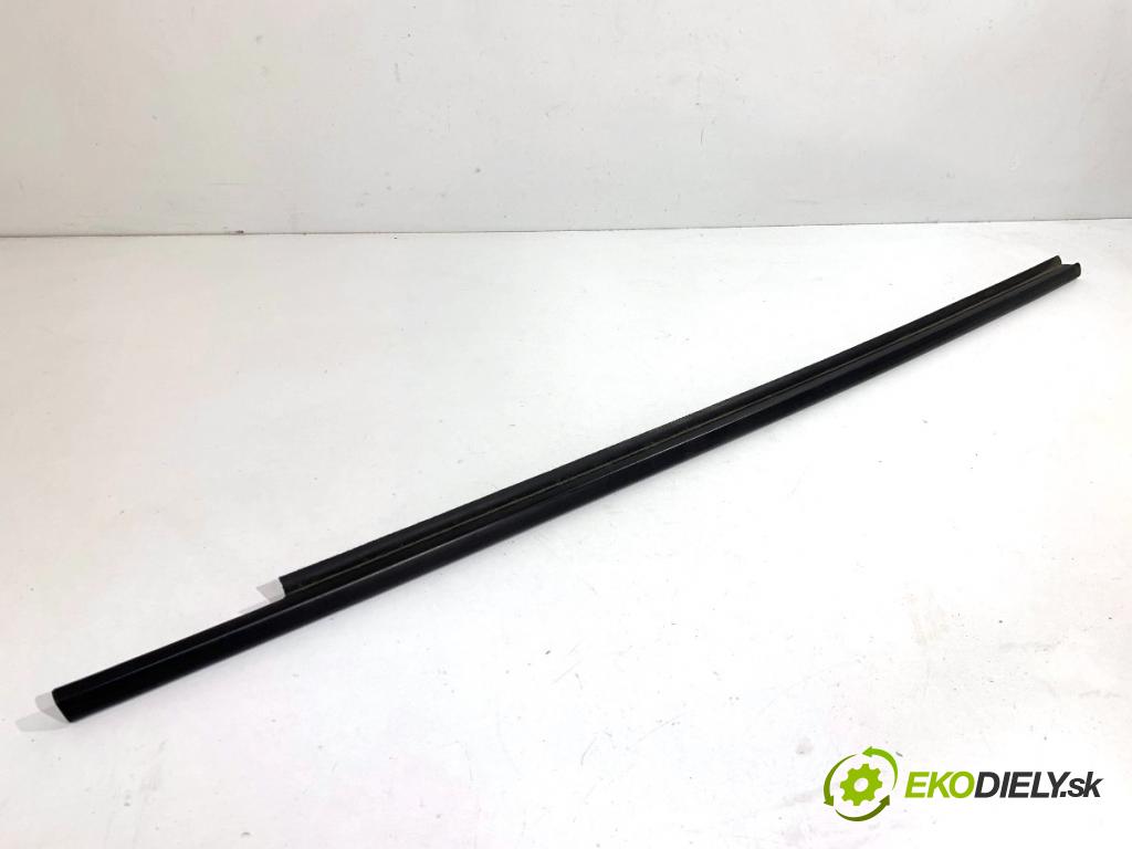 TOYOTA YARIS IV liftback 2022 92 kW 1.5 (MXPA11) 1490 lišta Sbírání: přední část pravý 