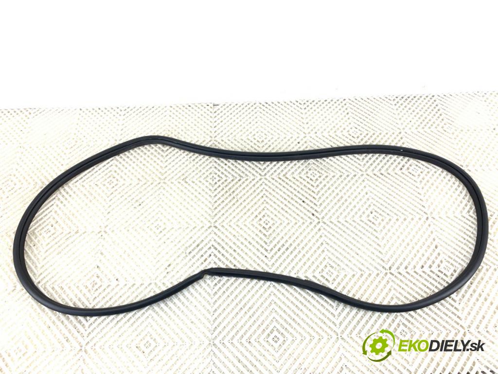 TOYOTA YARIS IV liftback 2022 92 kW 1.5 (MXPA11) 1490 tesnenie Dvere predný pravá 