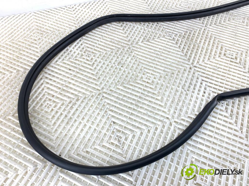 TOYOTA YARIS IV liftback 2022 92 kW 1.5 (MXPA11) 1490 tesnenie Dvere predný pravá