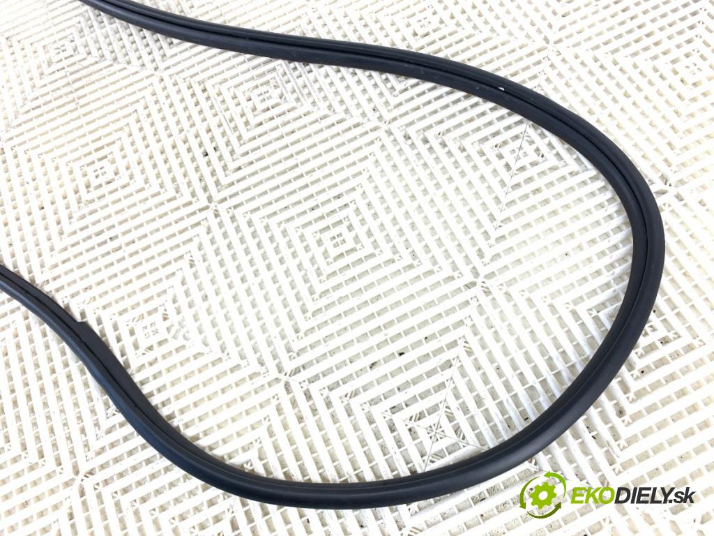 TOYOTA YARIS IV liftback 2022 92 kW 1.5 (MXPA11) 1490 tesnenie Dvere predný pravá