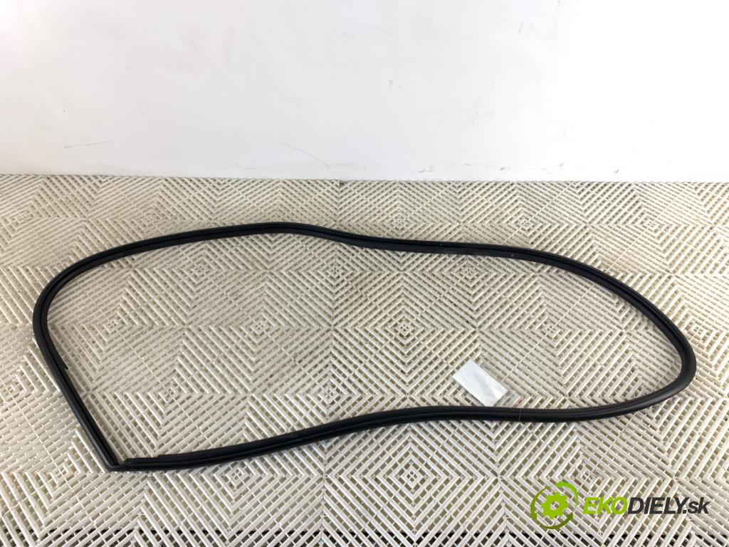 TOYOTA YARIS IV liftback 2022 92 kW 1.5 (MXPA11) 1490 tesnenie Dvere predný ľavá strana 