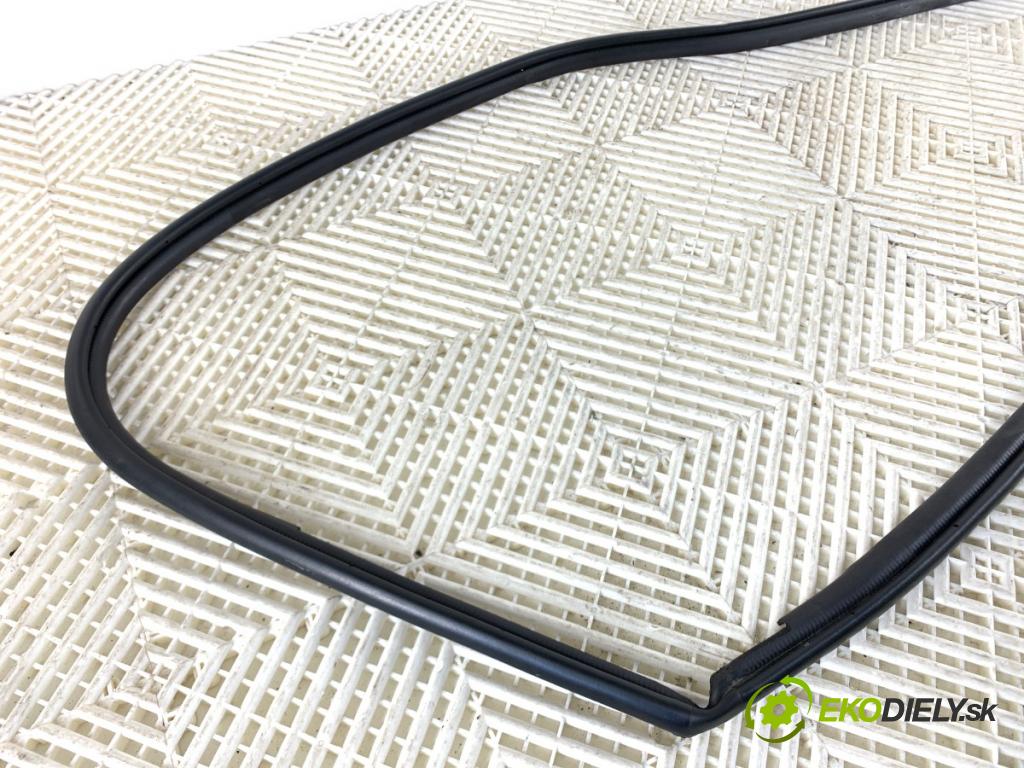 TOYOTA YARIS IV liftback 2022 92 kW 1.5 (MXPA11) 1490 tesnenie Dvere predný ľavá strana