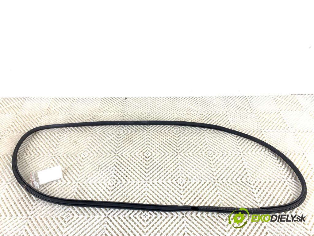 TOYOTA YARIS IV liftback 2022 92 kW 1.5 (MXPA11) 1490 tesnenie Dvere predný ľavá strana