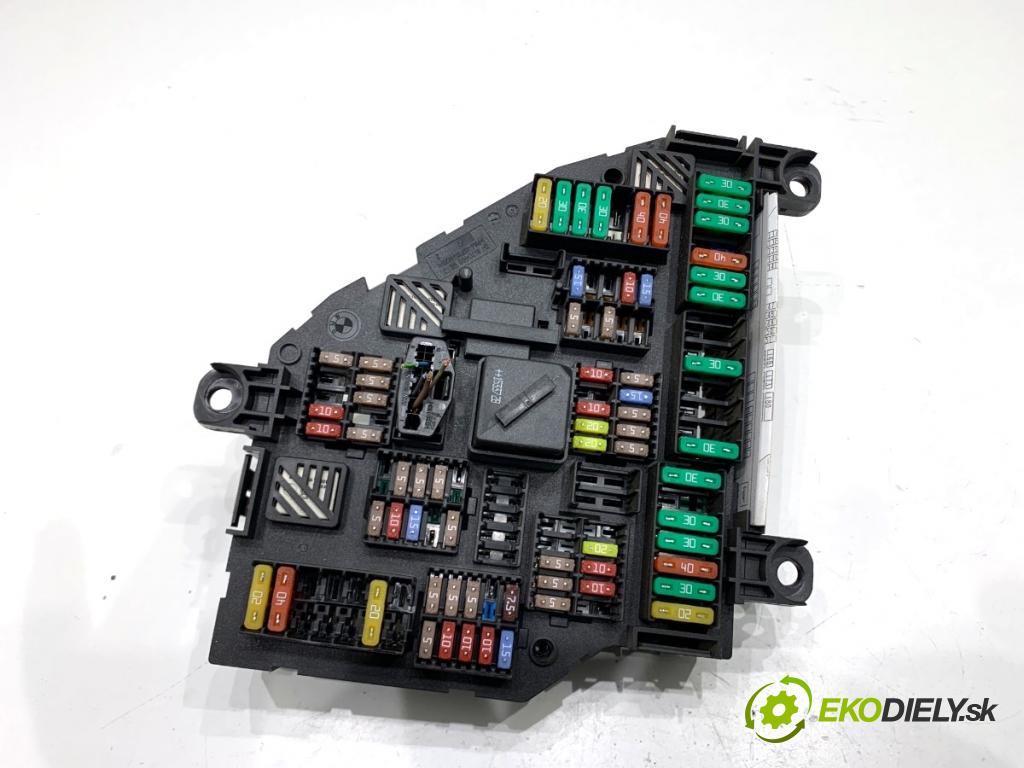 BMW F10 sedan 2015 160 kW 525 d xDrive 1995 skříňka poistková 9264923 (Pojistková skříňka)