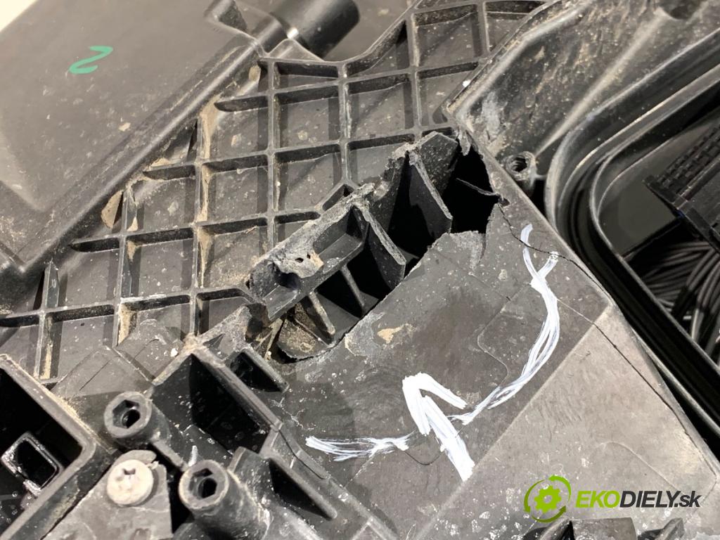 MERCEDES-BENZ KLASA GLA SUV 2017 100 kW GLA 200 CDI 4-matic (156.902) 2143 Svetlomet pravy predný PLNÉ: LED A1569067000