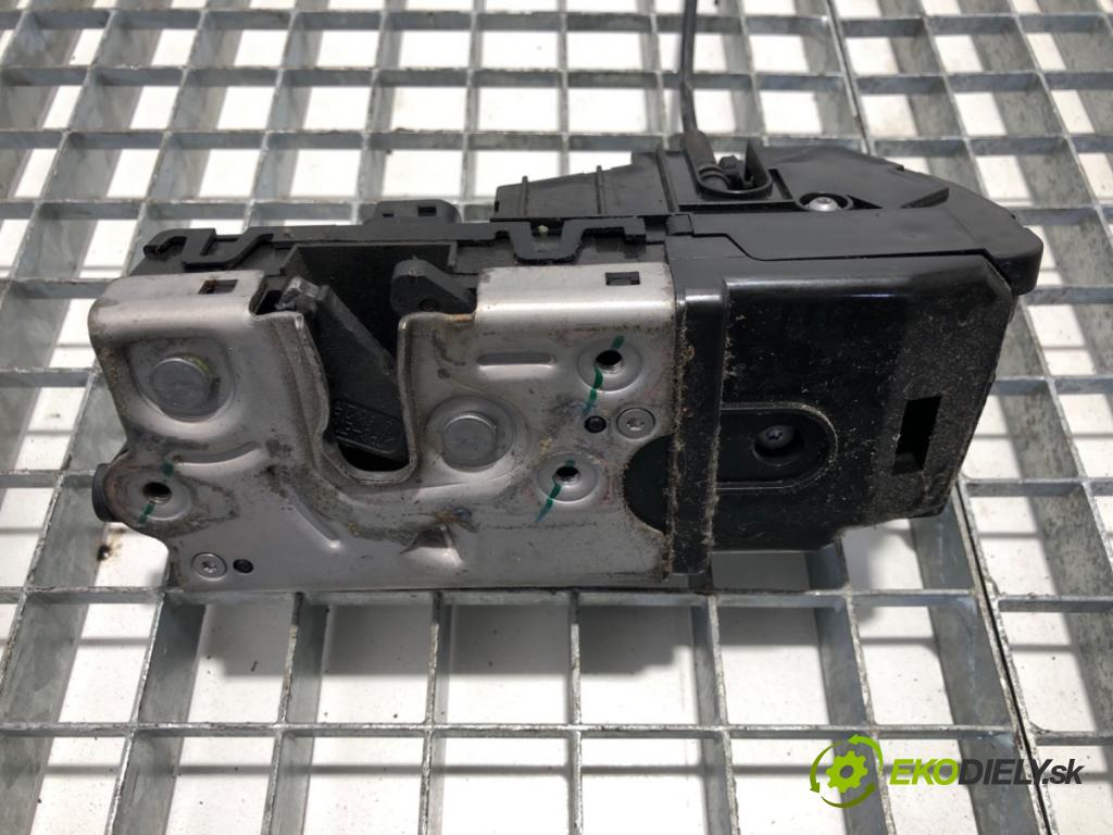 RENAULT TRUCKS T Platforma / podwozie 2020 338 kW T460 338 kW [460 KM] olej napędowy 2013 - 2022 10837 zámok Dvere pravy predný 23333166