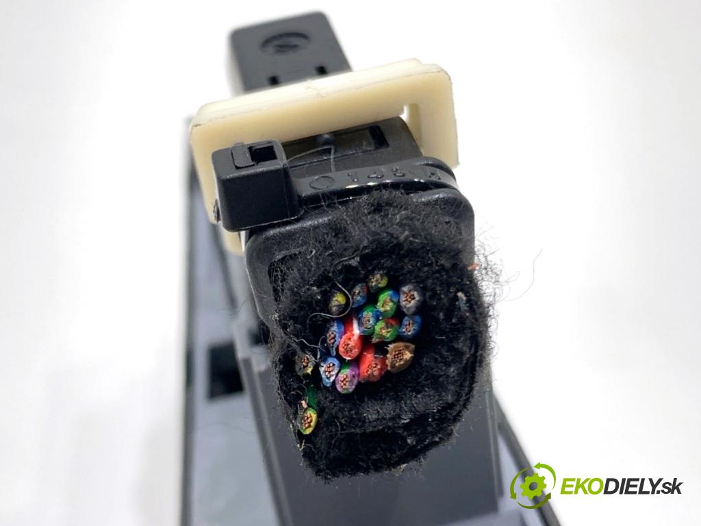 VW PASSAT B7 Kombi 2012 118 kW 1.8 TSI 1798 Spínač brzdy ručnej brzdy 3AB927137 (Prepínacie páčky pod volantom)