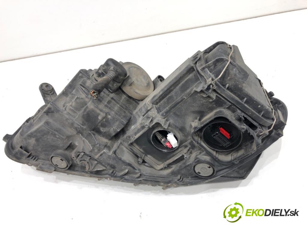 VW PASSAT B7 Kombi 2012 118 kW 1.8 TSI 1798 Svetlomet pravy predný XENON 3AB941752