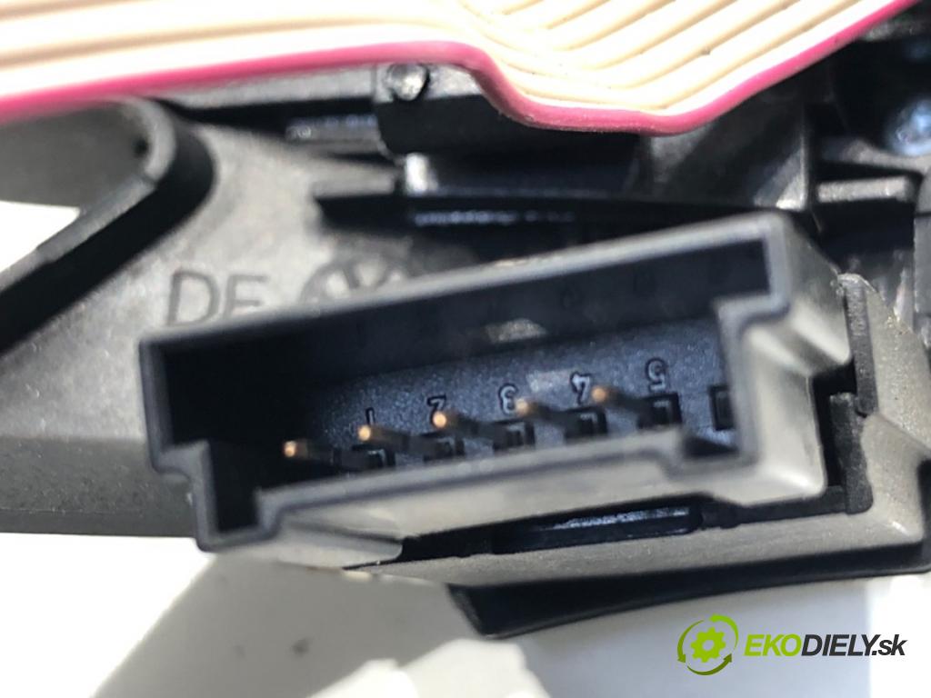 VW PASSAT B7 Kombi 2012 118 kW 1.8 TSI 1798 SPÍNAČE: volantu 3C8959537D