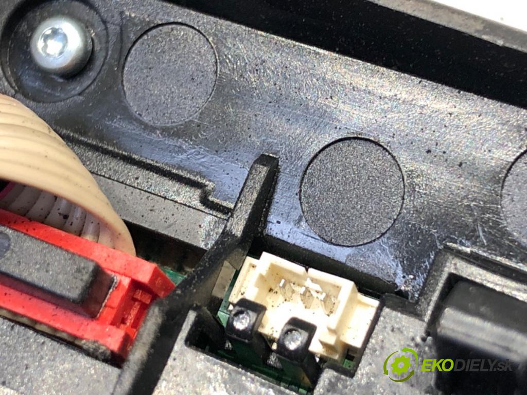 VW PASSAT B7 Kombi 2012 118 kW 1.8 TSI 1798 SPÍNAČE: volantu 3C8959537D