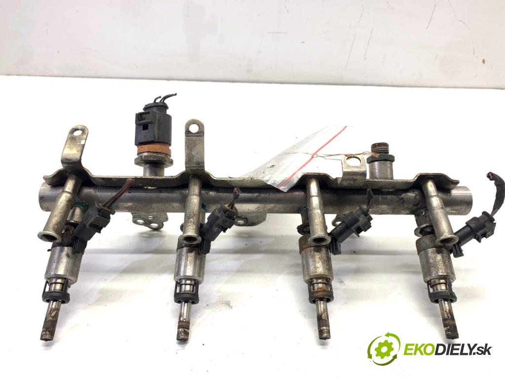 VW PASSAT B7 Kombi 2012 118 kW 1.8 TSI 1798 Lišta vstrekovacia 06J133317M (Vstrekovacia lišta)