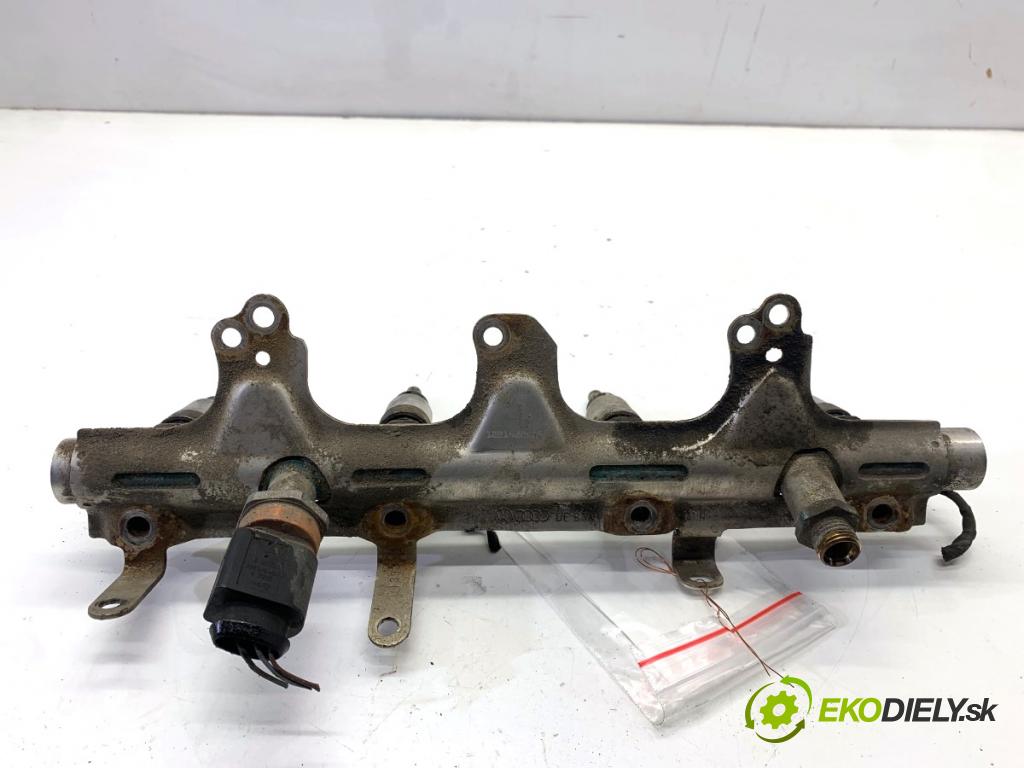 VW PASSAT B7 Kombi 2012 118 kW 1.8 TSI 1798 Lišta vstrekovacia 06J133317M (Vstrekovacia lišta)