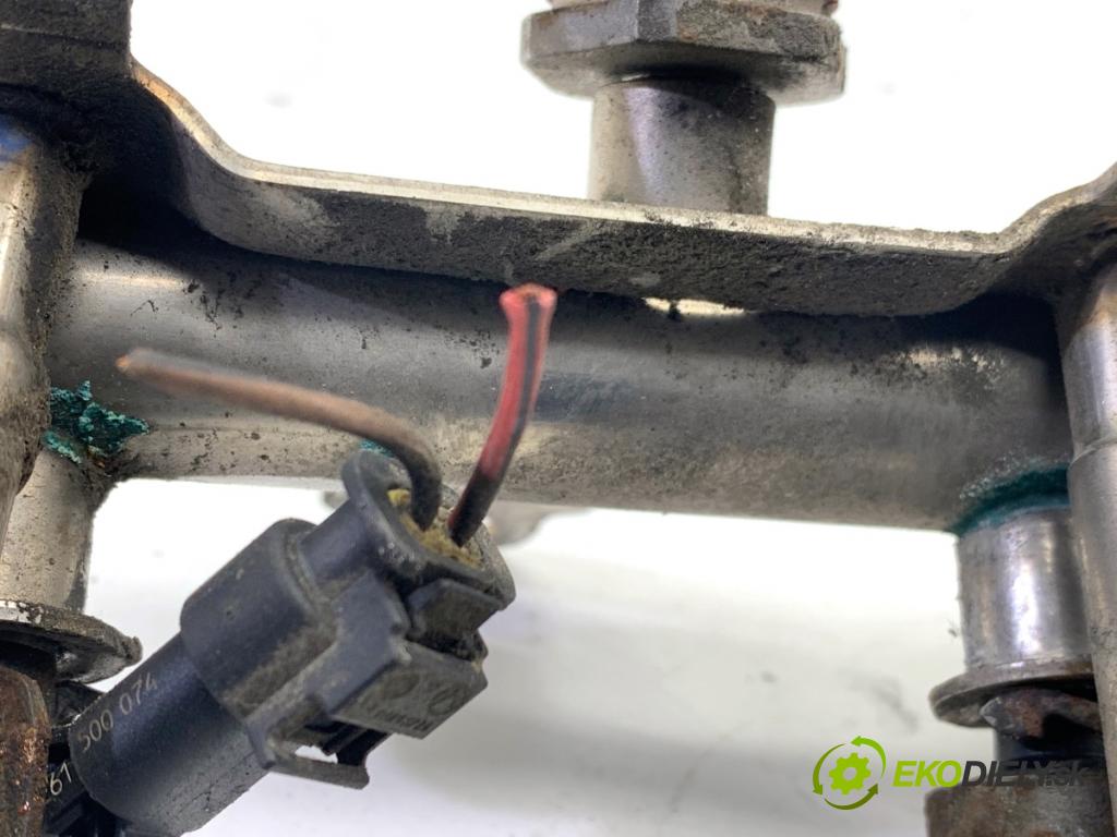 VW PASSAT B7 Kombi 2012 118 kW 1.8 TSI 1798 Lišta vstrekovacia 06J133317M (Vstrekovacia lišta)