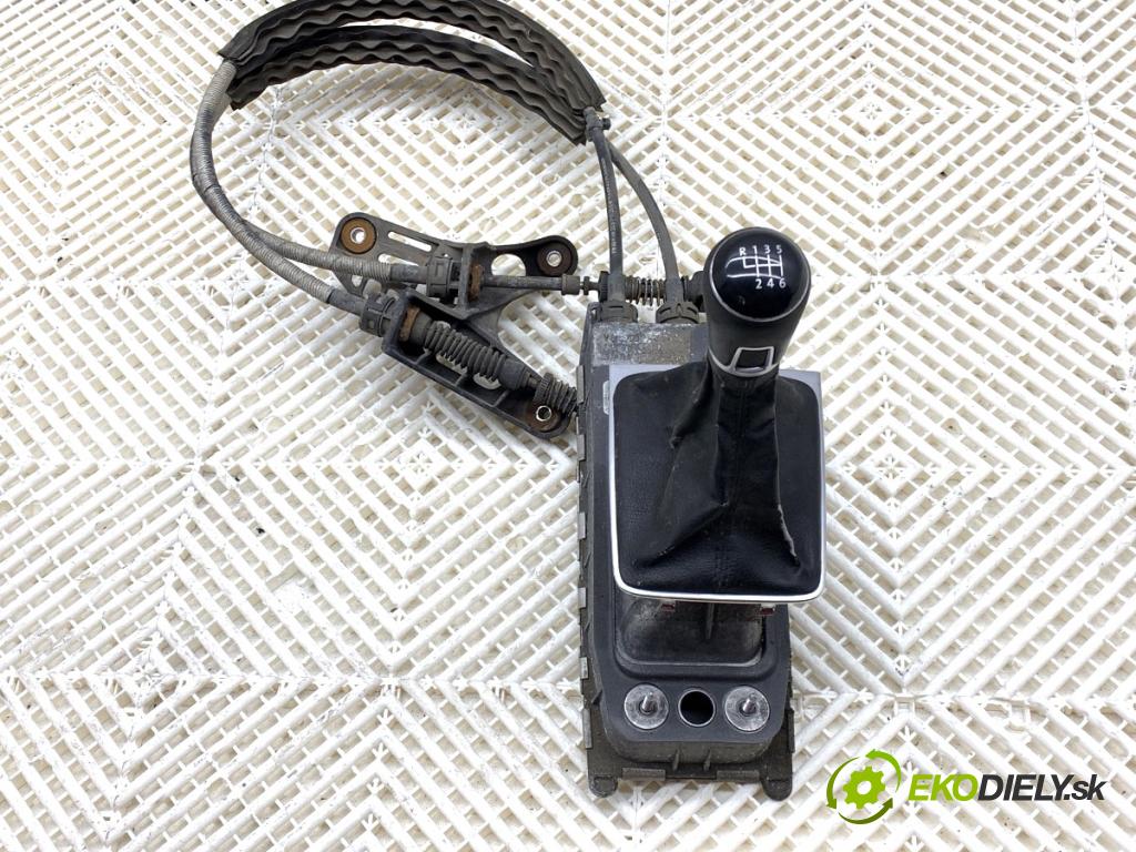 VW PASSAT B7 Kombi 2012 118 kW 1.8 TSI 1798 Kulisa 1K0711091A (Rýchlostná páka (kulisa))