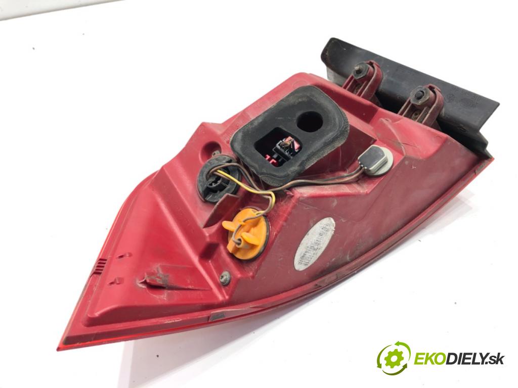 VW PASSAT B7 Kombi 2012 118 kW 1.8 TSI 1798 světlo pravý zadní část