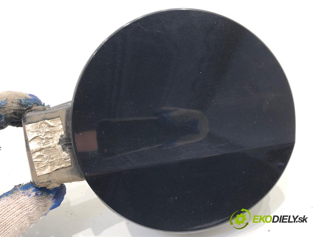 VW PASSAT B7 Kombi 2012 118 kW 1.8 TSI 1798 Dvierka nádrže paliva  (Kľučka dverí ostatné)