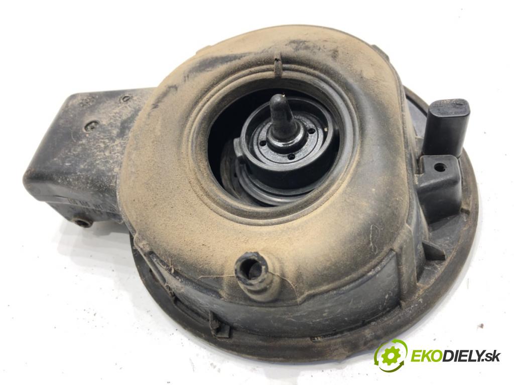 VW PASSAT B7 Kombi 2012 118 kW 1.8 TSI 1798 Dvierka nádrže paliva  (Kľučka dverí ostatné)