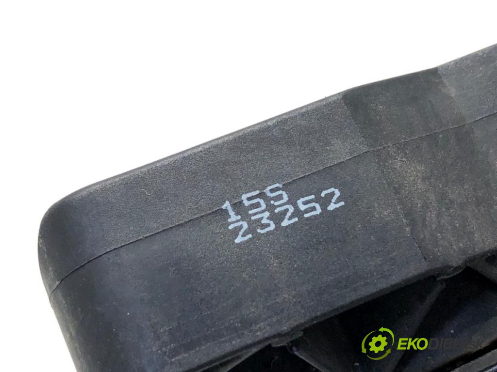 VW PASSAT B7 Kombi 2012 118 kW 1.8 TSI 1798 Kľučka vonkajšia ľavy zad