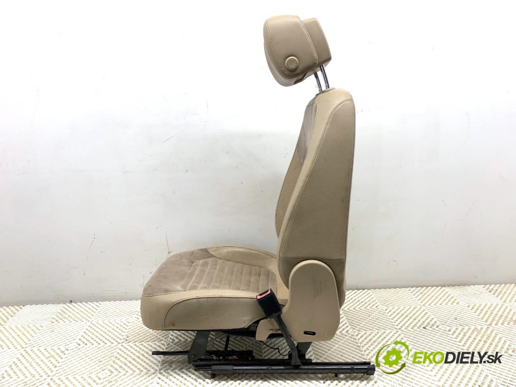 VW PASSAT B7 Kombi 2012 118 kW 1.8 TSI 1798 Sedadlo pravy predný