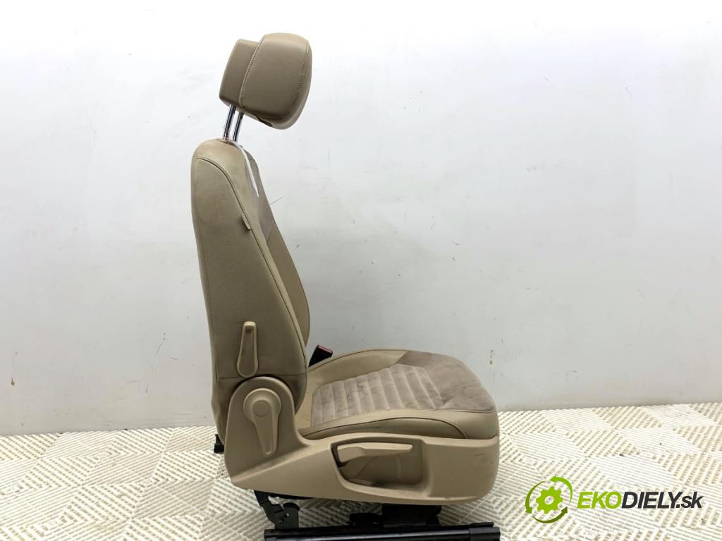 VW PASSAT B7 Kombi 2012 118 kW 1.8 TSI 1798 Sedadlo pravy predný