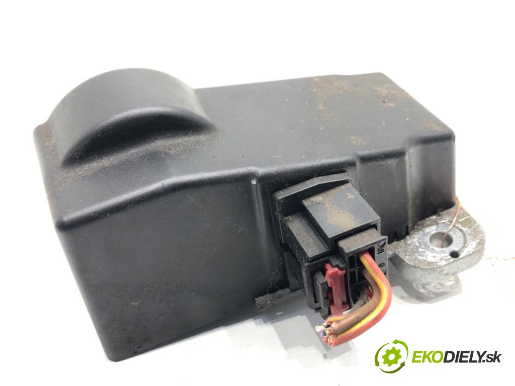 VW PASSAT B7 Kombi 2012 118 kW 1.8 TSI 1798 blokáda volantu 3C0905861J (Řízení ostatní)