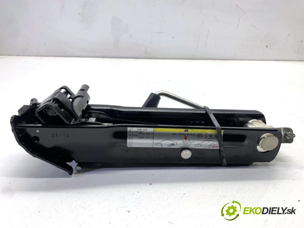VW PASSAT B7 Kombi 2012 118 kW 1.8 TSI 1798 ZVEDÁK: - Mechanizmus 3AA011031B