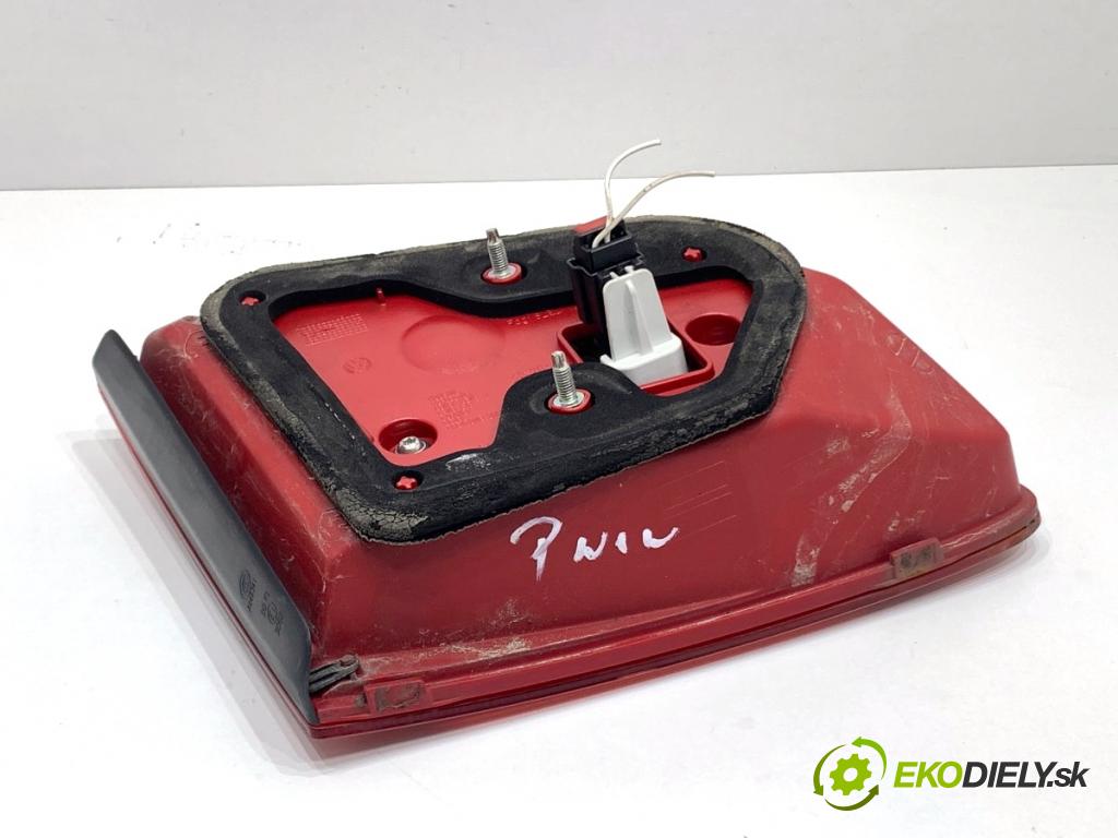 VW PASSAT B7 Kombi 2012 118 kW 1.8 TSI 1798 Svetlo zad pravá vnútorná  (Kľučka dverí ostatné)