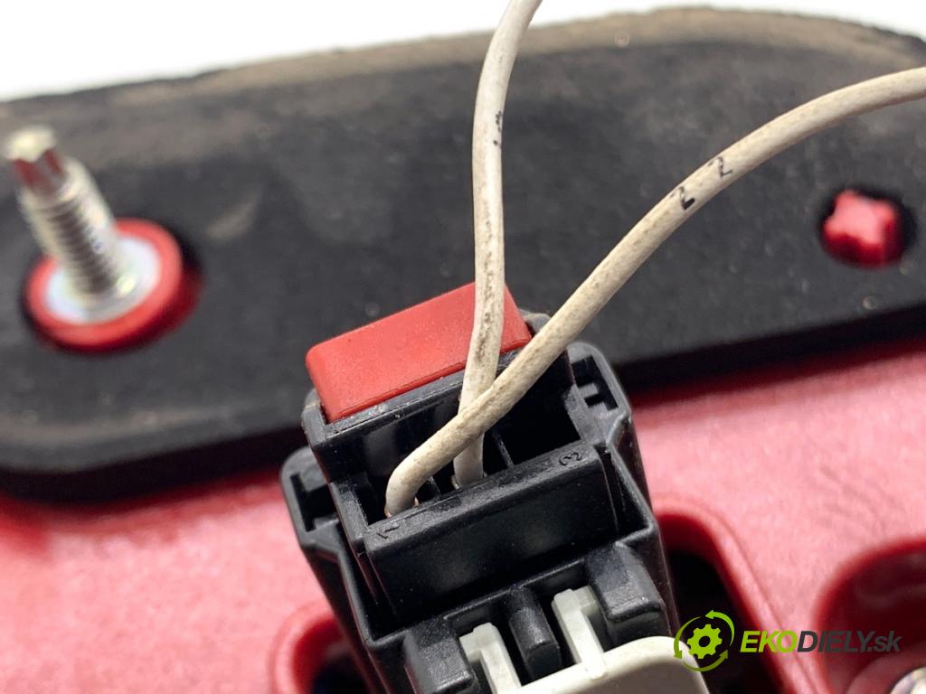 VW PASSAT B7 Kombi 2012 118 kW 1.8 TSI 1798 Svetlo zad pravá vnútorná  (Kľučka dverí ostatné)