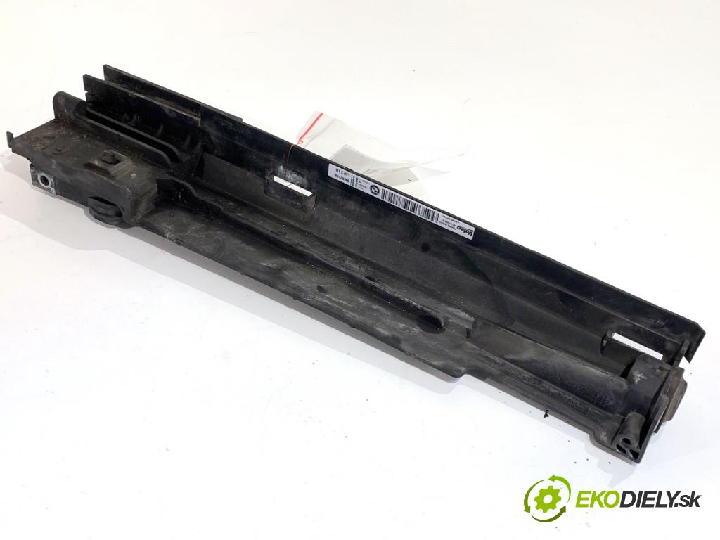 BMW F30 sedan 2016 140 kW 320 d xDrive 1995 Uchytenie chladiča pravé 7600537