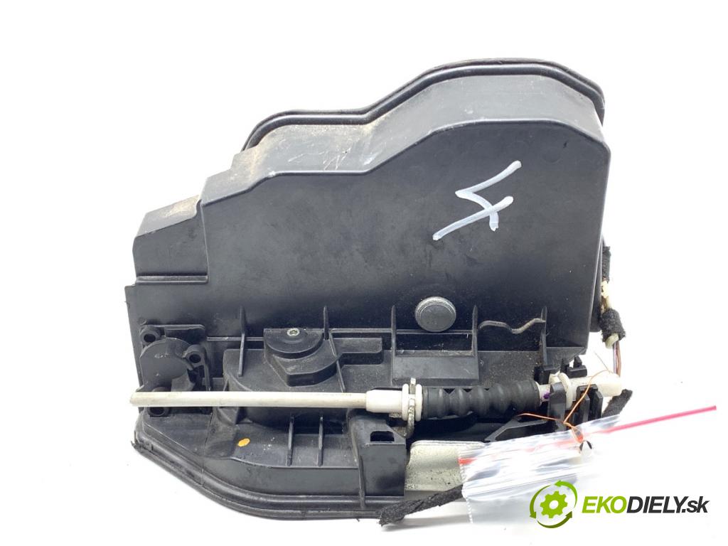 BMW F30 sedan 2016 140 kW 320 d xDrive 1995 zámok Dvere pravy zad 7229460