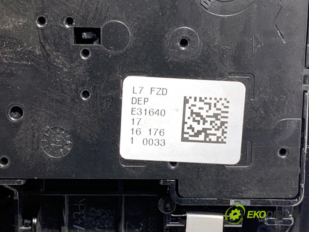 BMW F30 sedan 2016 140 kW 320 d xDrive 1995 Svetlo stropné