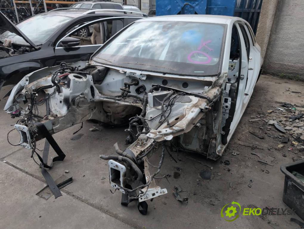 AUDI A4 B9 Kombi 2018 140 kW 2.0 TDI quattro 1968 KAROSERIA ČTVRŤÁK blatník práh střecha PODŁUŻNICA 