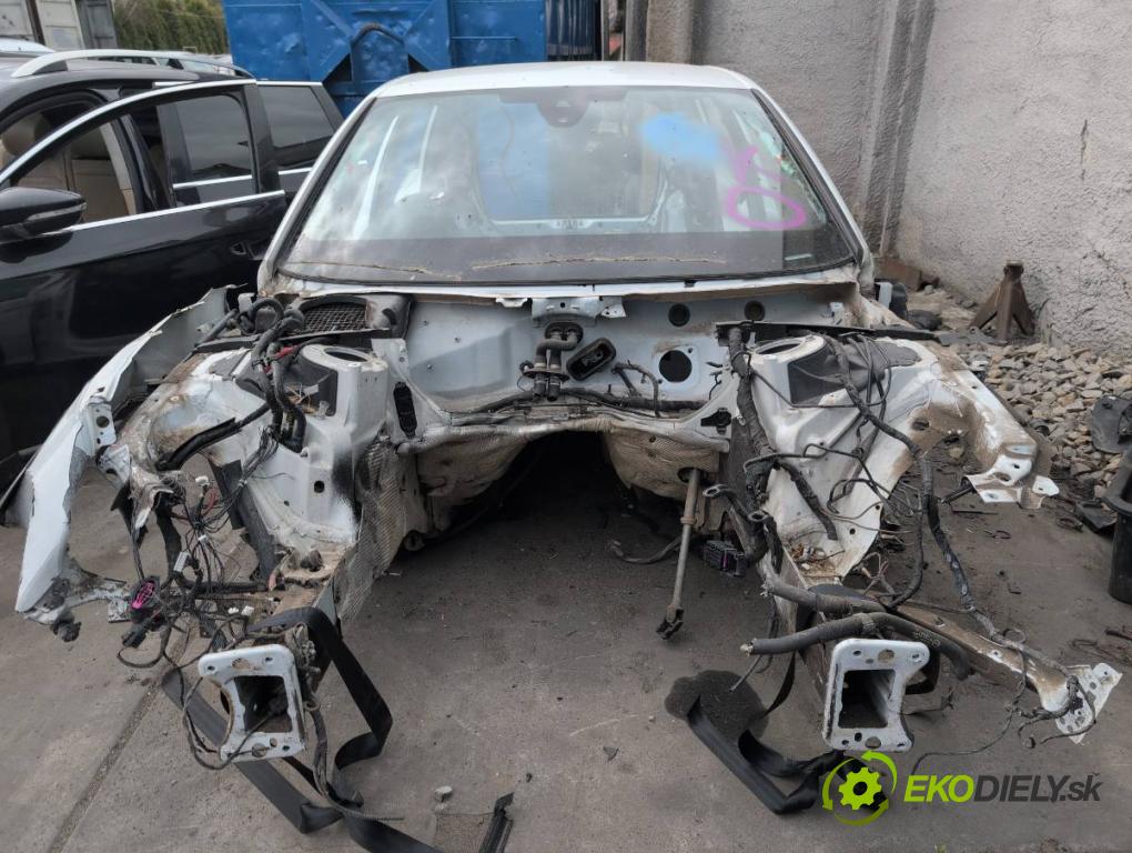 AUDI A4 B9 Kombi 2018 140 kW 2.0 TDI quattro 1968 karoséria ČTVRŤÁK: Blatník prah strecha PODŁUŻNICA