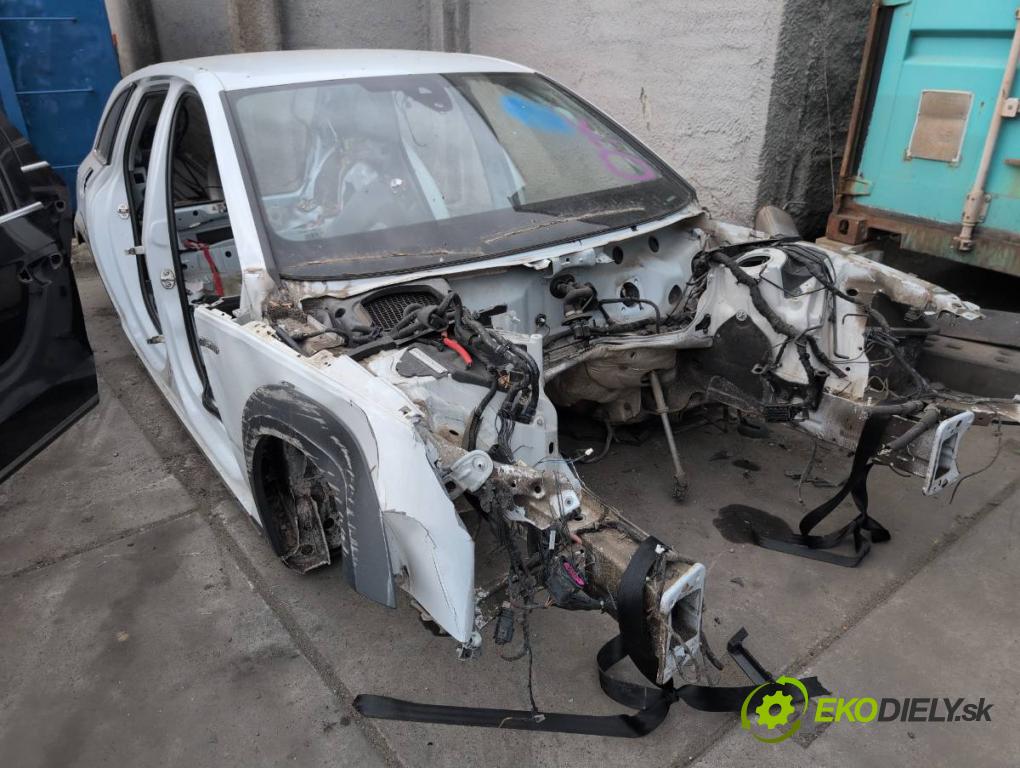 AUDI A4 B9 Kombi 2018 140 kW 2.0 TDI quattro 1968 karoséria ČTVRŤÁK: Blatník prah strecha PODŁUŻNICA