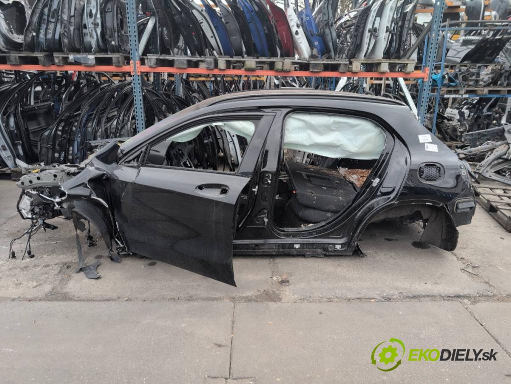 MERCEDES-BENZ KLASA GLA SUV 2017 100 kW GLA 200 CDI 4-matic (156.902) 2143 karoséria ČTVRŤÁK: Blatník prah strecha PODŁUŻNICA