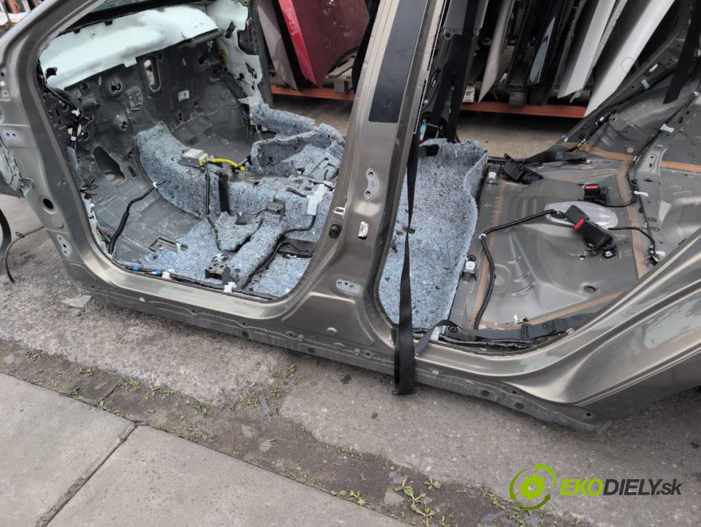 TOYOTA YARIS IV liftback 2022 92 kW 1.5 (MXPA11) 1490 KAROSERIA ČTVRŤÁK blatník práh střecha PODŁUŻNICA